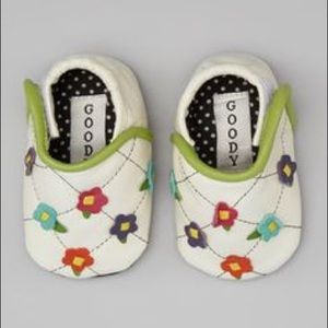 Size M (6-12m) Goody infant shoes